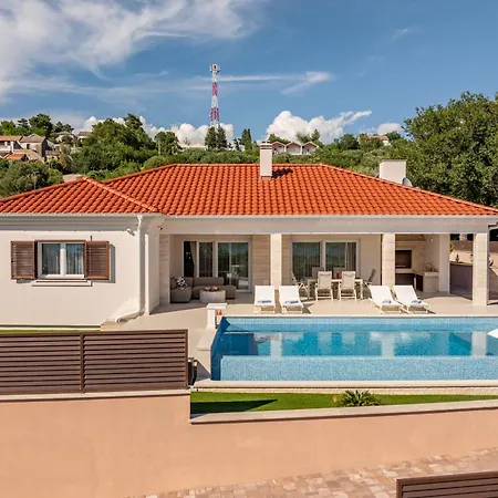 Ana Zadarvillas Villa *