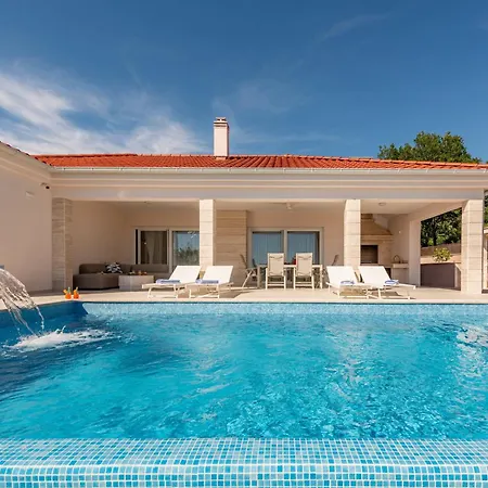 Ana Zadarvillas * Ljubač