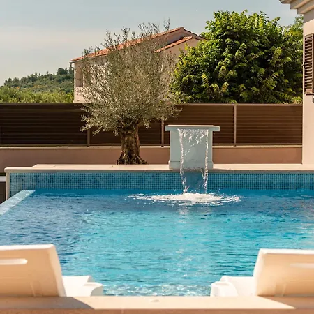 Ana Zadarvillas Ljubač