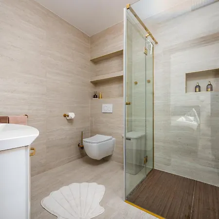 Ana Zadarvillas Villa