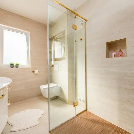 Ana Zadarvillas Vila