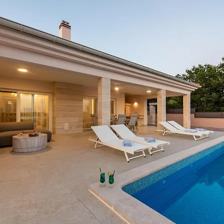 Ana Zadarvillas * Ljubac (Zadar)
