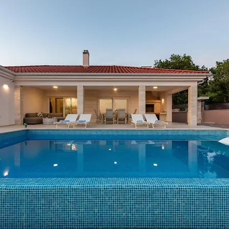 Ana Zadarvillas Villa