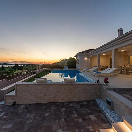 Ana Zadarvillas Villa